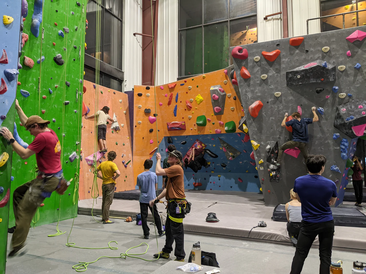 Indoor_Rock_Climbing_Gym2